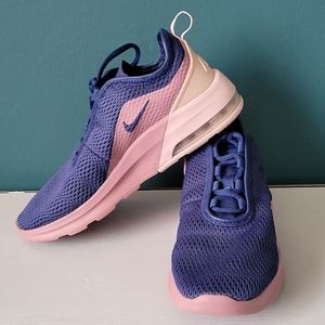 Nike Air Max Motion 2 Womens Shoes